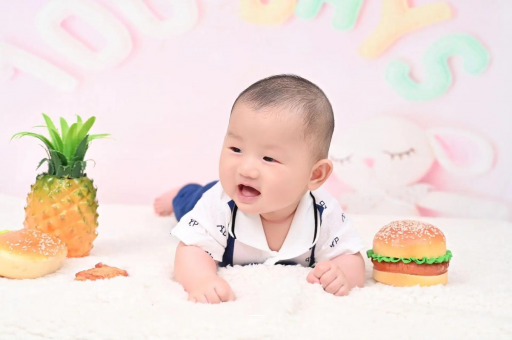 中国澳门两岁宝宝晚上哭